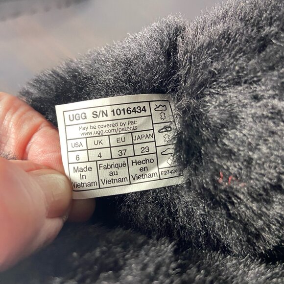 UGG Bailey Bow Tall Black Suede Boots — Women’s 6 — Classic Cozy Shearling - Picture 6 of 6